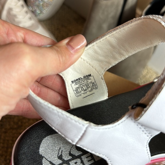 NWOT • Sorel • Cameron™ Flatform Sandal • 🖤🩷🤍 White/Punch Pink 🤍🩷🖤 • 8.5 - Picture 13 of 15